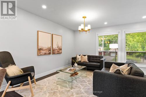 7209 Fayette Circle, Mississauga, ON - Indoor Photo Showing Living Room