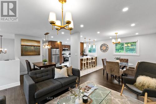7209 Fayette Circle, Mississauga, ON - Indoor Photo Showing Living Room