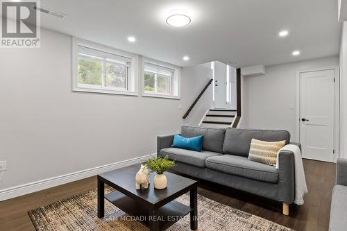 7209 Fayette Circle, Mississauga, ON - Indoor Photo Showing Living Room