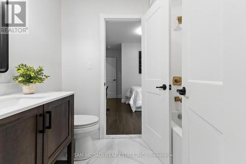 7209 Fayette Circle, Mississauga, ON - Indoor Photo Showing Bathroom