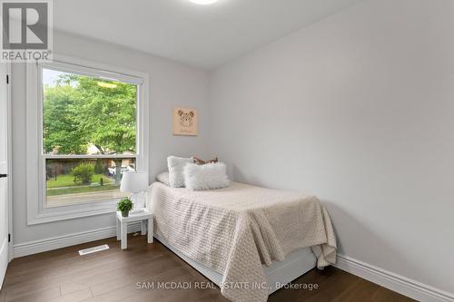 7209 Fayette Circle, Mississauga, ON - Indoor Photo Showing Bedroom