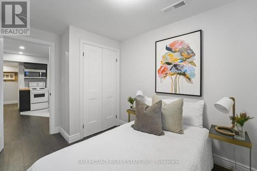 7209 Fayette Circle, Mississauga, ON - Indoor Photo Showing Bedroom