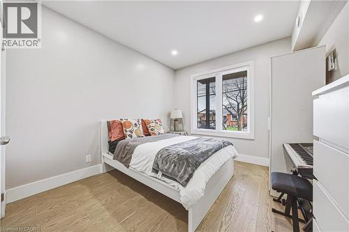 68 Vansitmart Avenue, Hamilton, ON - Indoor Photo Showing Bedroom