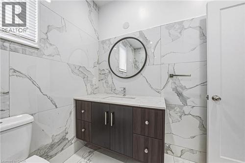 68 Vansitmart Avenue, Hamilton, ON - Indoor Photo Showing Bathroom