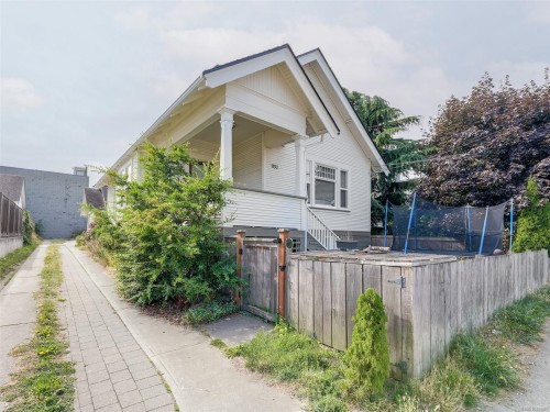 951 Caledonia Ave  Victoria, BC V8T 1E7