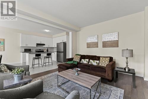 111 Sunflower Crescent, Thorold (Hurricane/Merrittville), ON - Indoor Photo Showing Living Room