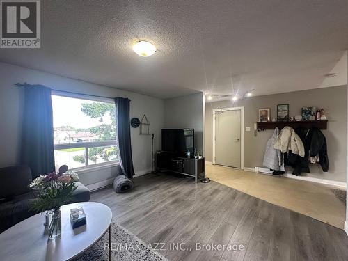 Unit 1(upper) - living room and entry - 380 Phillip Murray Avenue, Oshawa (Lakeview), ON - Indoor Photo Showing Living Room