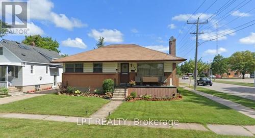 384 BRIGHT STREET  Sarnia, ON N7T 4G4