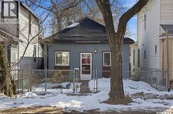 412 H AVENUE S  Saskatoon, SK S7M 1W5