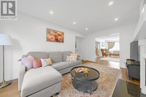 54 BRAEBURN DRIVE  Markham, ON L3T 4W8