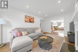 54 BRAEBURN DRIVE Markham, ON L3T 4W8