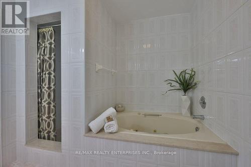 3022 Dalehurst Drive, Mississauga, ON - Indoor Photo Showing Bathroom