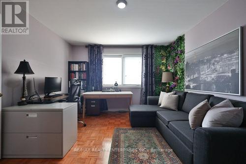 3022 Dalehurst Drive, Mississauga, ON - Indoor Photo Showing Living Room