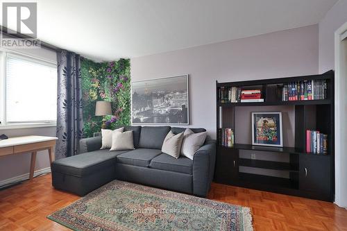 3022 Dalehurst Drive, Mississauga, ON - Indoor Photo Showing Living Room