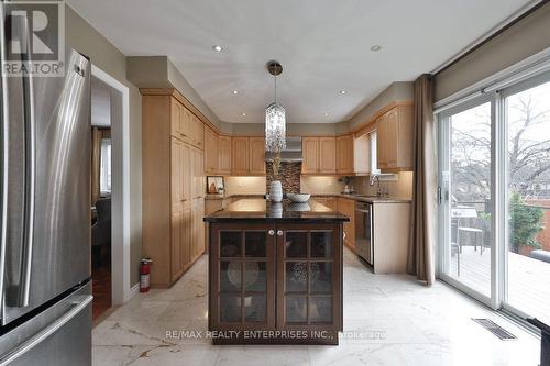3022 Dalehurst Drive, Mississauga, ON - Indoor Photo Showing Kitchen