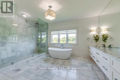 962 Fredonia Drive, Mississauga, ON - Indoor Photo Showing Bathroom