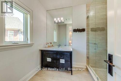 962 Fredonia Drive, Mississauga, ON - Indoor Photo Showing Bathroom