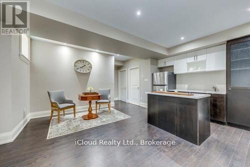 962 Fredonia Drive, Mississauga, ON - Indoor Photo Showing Kitchen