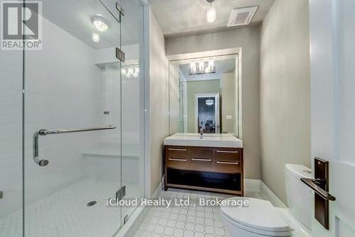 962 Fredonia Drive, Mississauga, ON - Indoor Photo Showing Bathroom