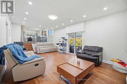 38 Leclaire Street, Hamilton, ON - Indoor Photo Showing Living Room