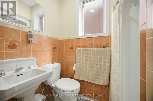 38 Leclaire Street, Hamilton, ON - Indoor Photo Showing Bathroom