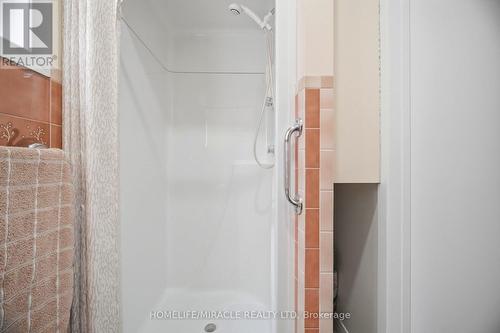 38 Leclaire Street, Hamilton, ON - Indoor Photo Showing Bathroom