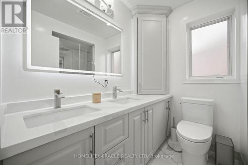 38 Leclaire Street, Hamilton, ON - Indoor Photo Showing Bathroom