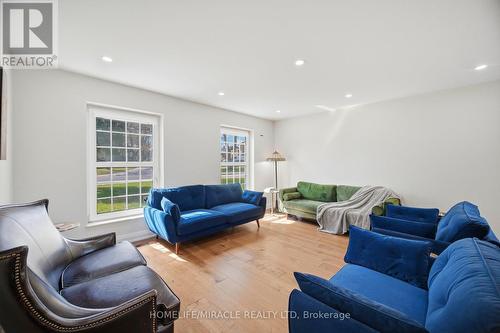 38 Leclaire Street, Hamilton, ON - Indoor Photo Showing Living Room