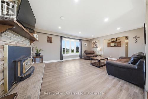 9639 Sideroad 27 Side Road, Erin, ON - Indoor