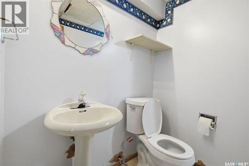 142 Heise Crescent, Saskatoon, SK - Indoor Photo Showing Bathroom