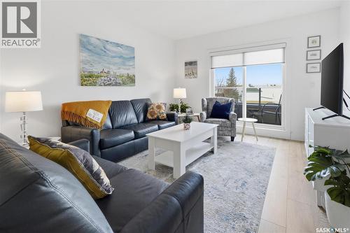 217 404 C Avenue S, Saskatoon, SK - Indoor Photo Showing Living Room