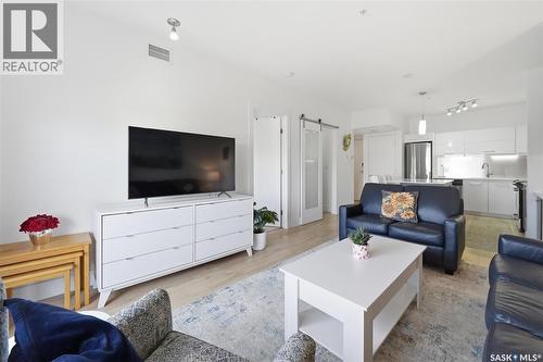 217 404 C Avenue S, Saskatoon, SK - Indoor Photo Showing Living Room