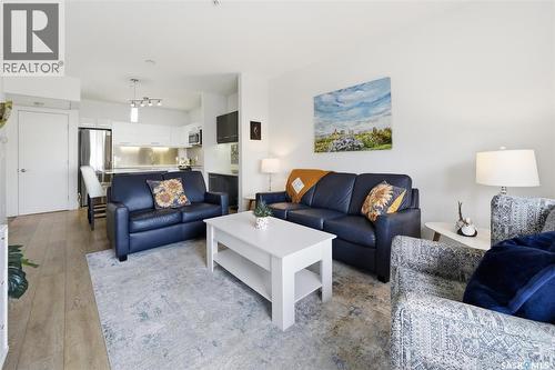 217 404 C Avenue S, Saskatoon, SK - Indoor Photo Showing Living Room