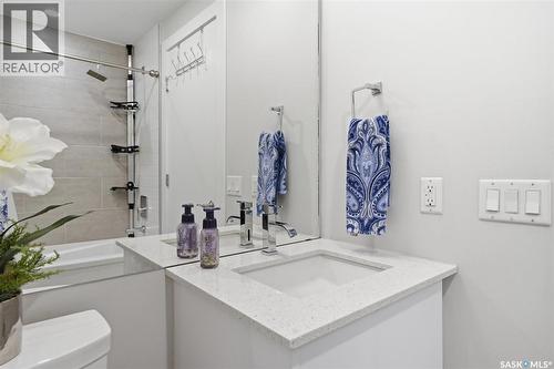 217 404 C Avenue S, Saskatoon, SK - Indoor Photo Showing Bathroom
