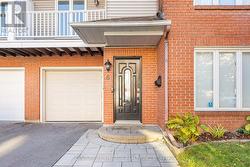 6 BERTON PLACE  Ottawa, ON K2L 3R8