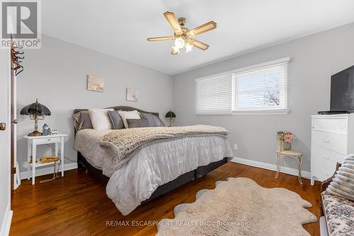 609 Green Mountain Road E, Hamilton, ON - Indoor Photo Showing Bedroom