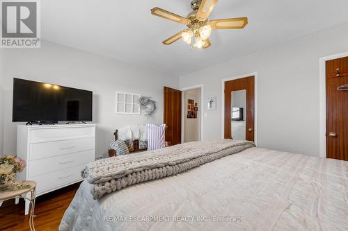 609 Green Mountain Road E, Hamilton, ON - Indoor Photo Showing Bedroom