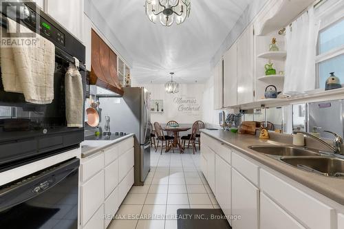 609 Green Mountain Road E, Hamilton, ON - Indoor Photo Showing Kitchen With Double Sink