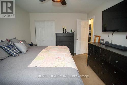 102 Century Hill Drive, Kitchener, ON - Indoor Photo Showing Bedroom
