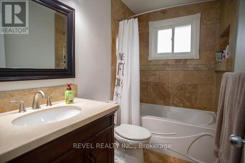 102 Century Hill Drive, Kitchener, ON - Indoor Photo Showing Bathroom