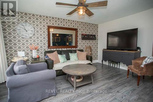 102 Century Hill Drive, Kitchener, ON - Indoor Photo Showing Living Room