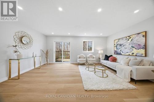 1496 Franklin Boulevard, Cambridge, ON - Indoor Photo Showing Living Room