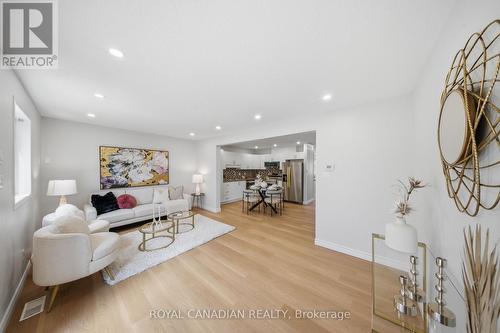 1496 Franklin Boulevard, Cambridge, ON - Indoor Photo Showing Living Room