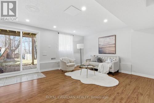 1496 Franklin Boulevard, Cambridge, ON - Indoor Photo Showing Living Room