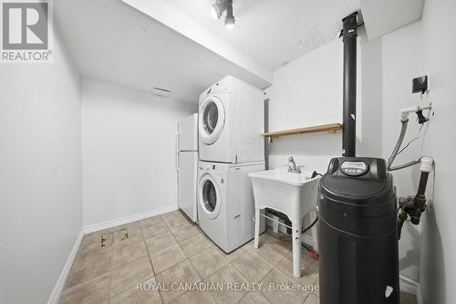 1496 Franklin Boulevard, Cambridge, ON - Indoor Photo Showing Laundry Room