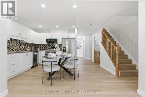 1496 Franklin Boulevard, Cambridge, ON - Indoor Photo Showing Kitchen With Upgraded Kitchen