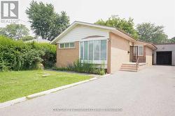438 LYNETT CRESCENT Richmond Hill, ON L4C 2V7