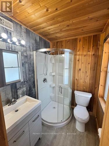 1056 Elm Road, Innisfil, ON - Indoor Photo Showing Bathroom