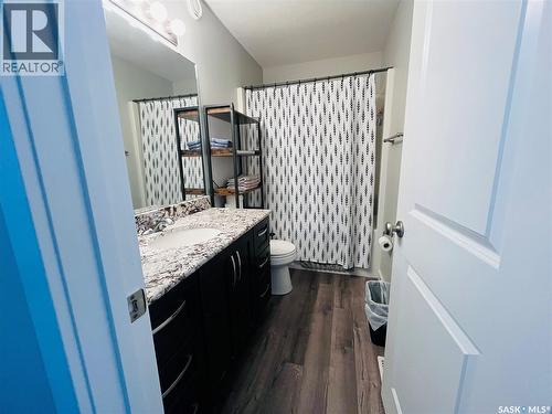 642 Glenridge Avenue, Swift Current, SK - Indoor Photo Showing Bathroom