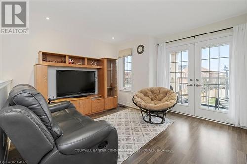 4 Macbean Crescent, Hamilton, ON - Indoor Photo Showing Living Room